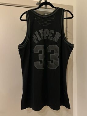Mitchell & Ness Scottie Pippen #33 Black Jersey